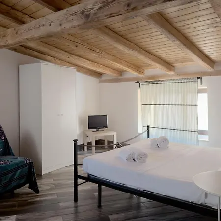 Scuderi House 2 * Catania