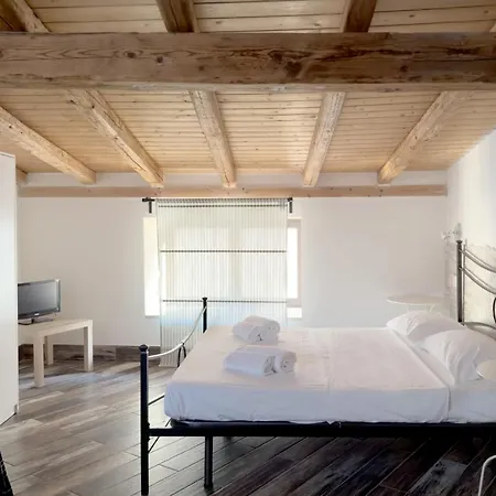 Scuderi House 2 *